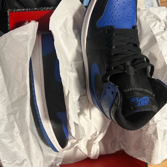 Air jordan retro 1 royals to sell 259$ used like new with box 9.5 men - Picture 2 of 5